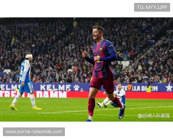 巴萨依赖青训挖潜，莱万老龄化催生锋线换代课题